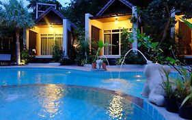 Baan Klang Aow Beach Resort